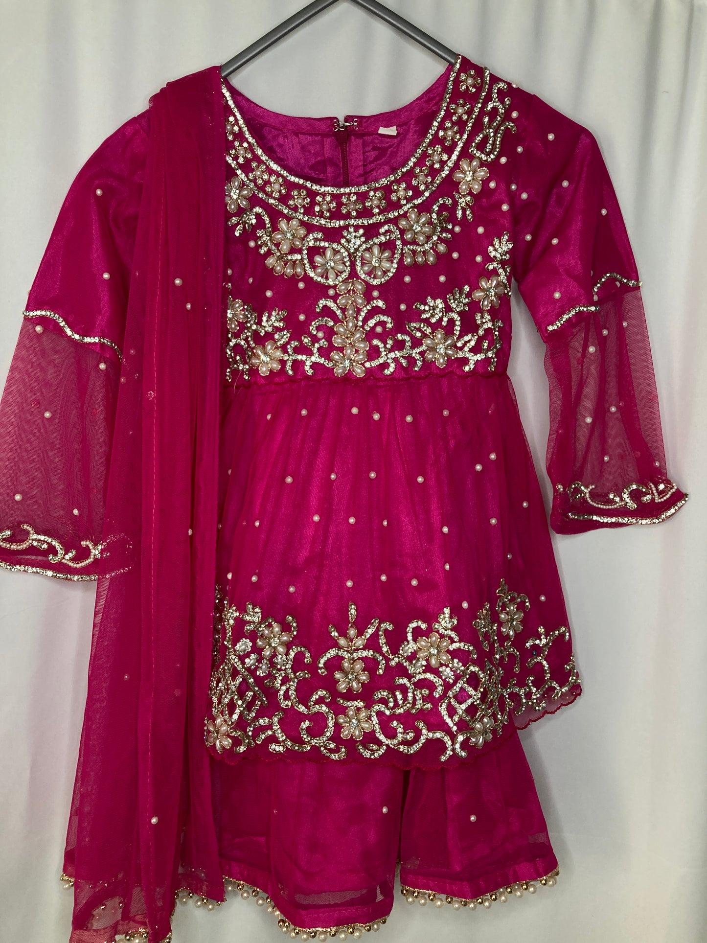 Pehli muskaan garara in hot pink kme019c0