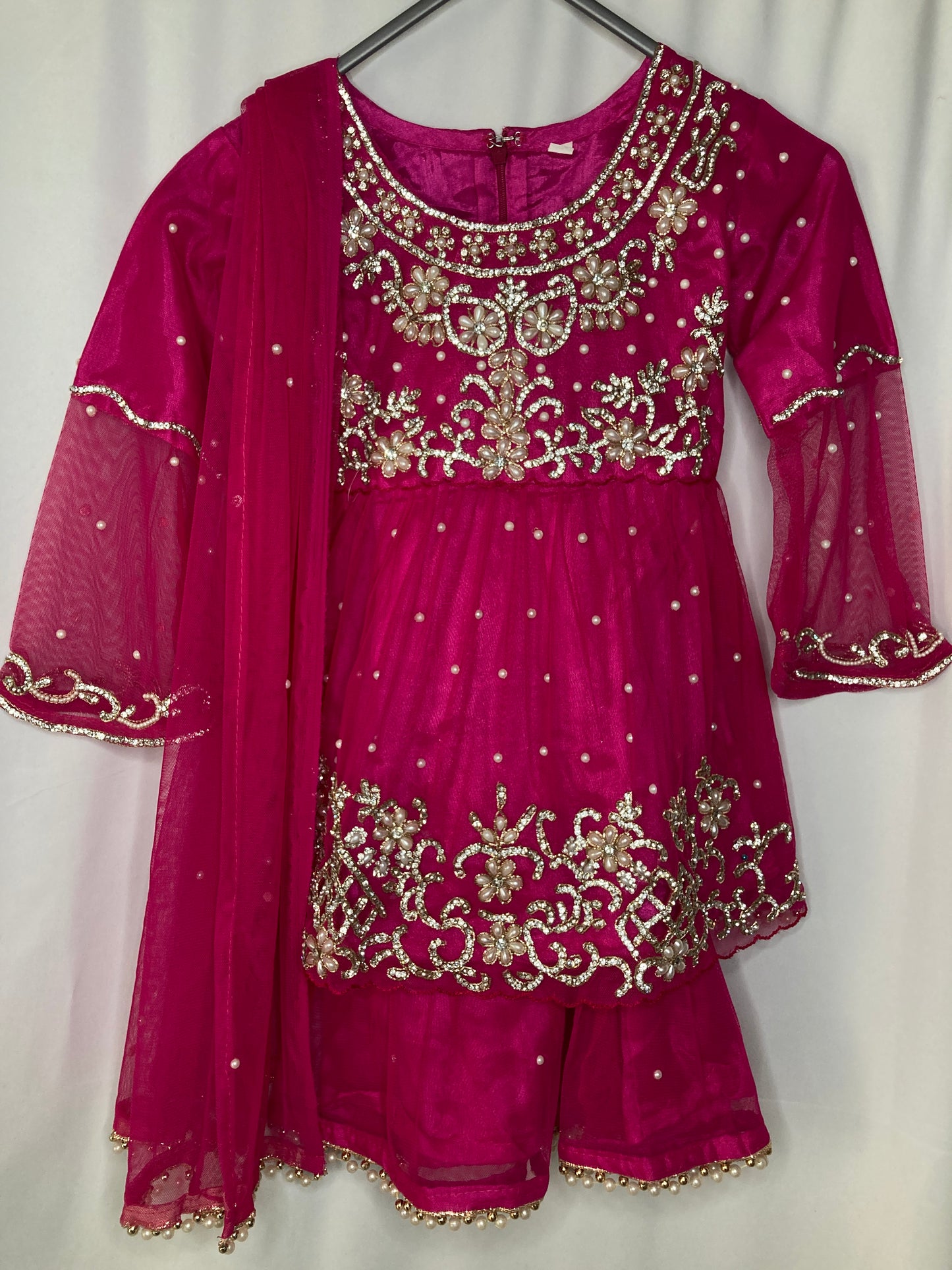 Pehli muskaan garara in hot pink kme019c0