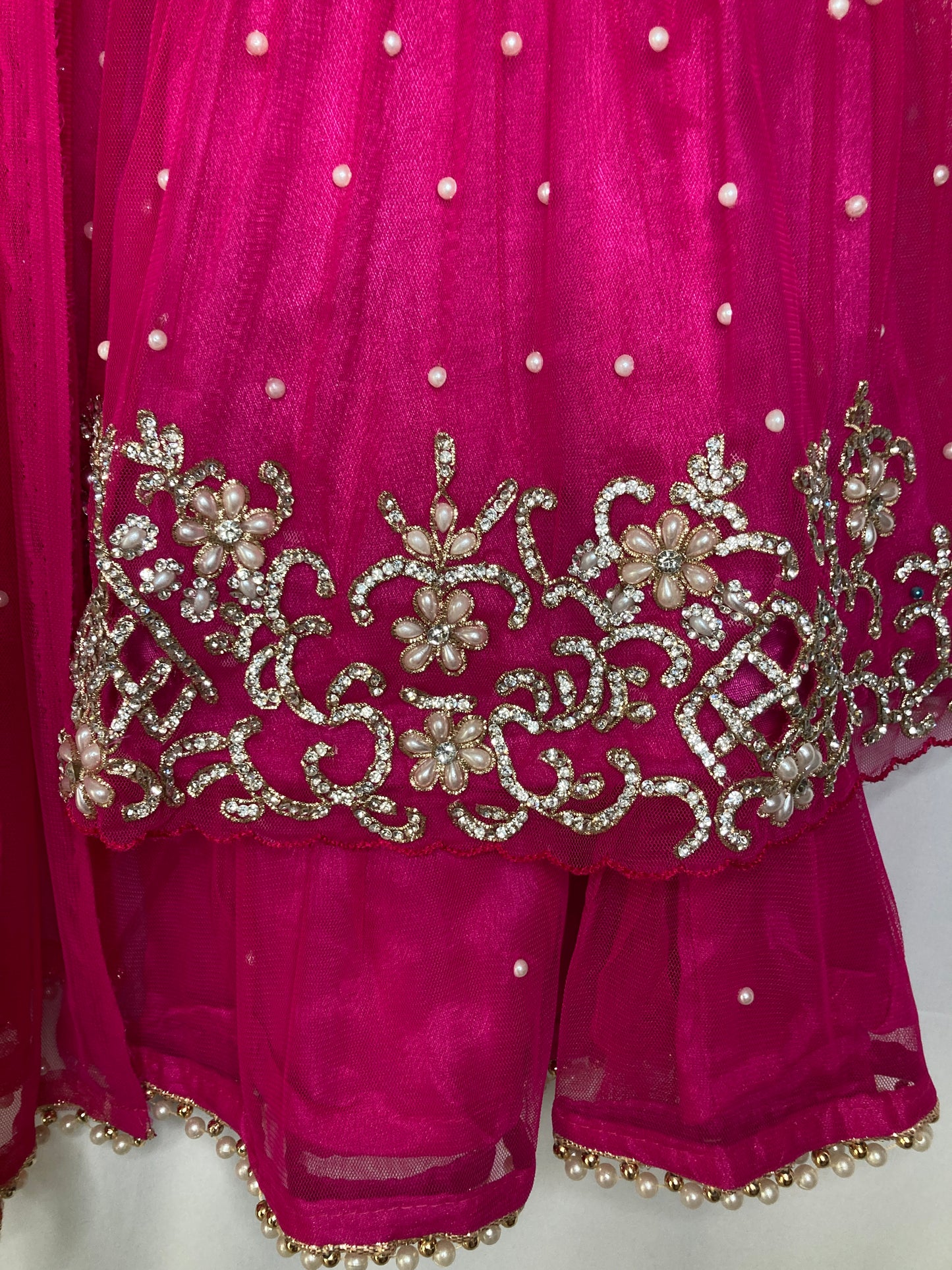 Pehli muskaan garara in hot pink kme019c0