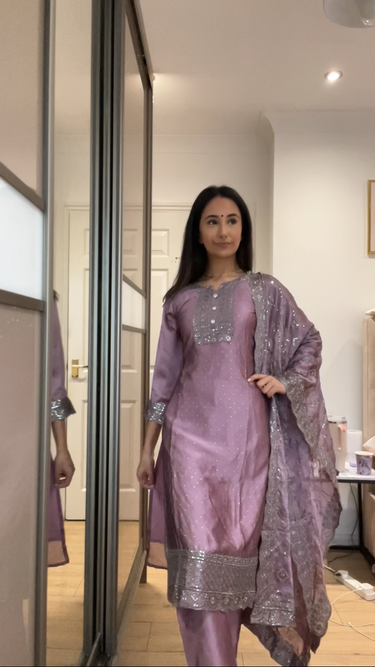 Chamakte raaste in mauve DN013C1