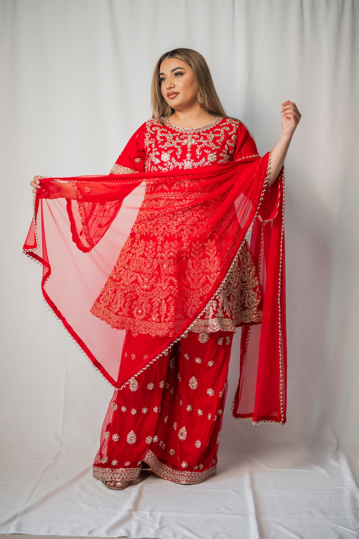 tila taj in red petite kmo005c1
