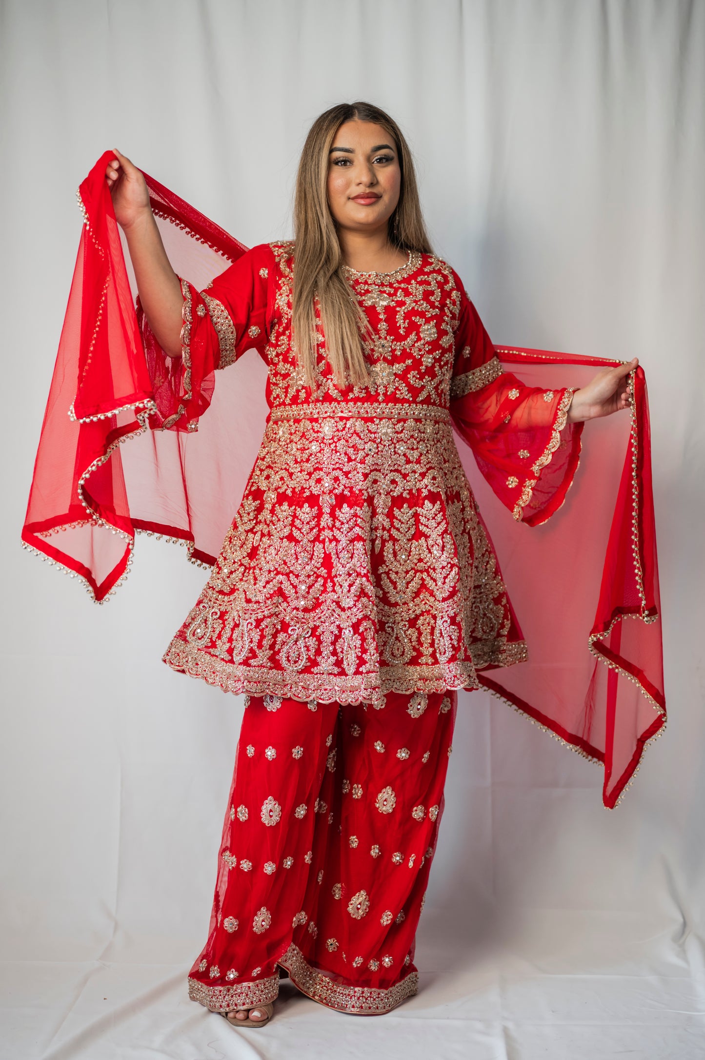 tila taj in red petite kmo005c1