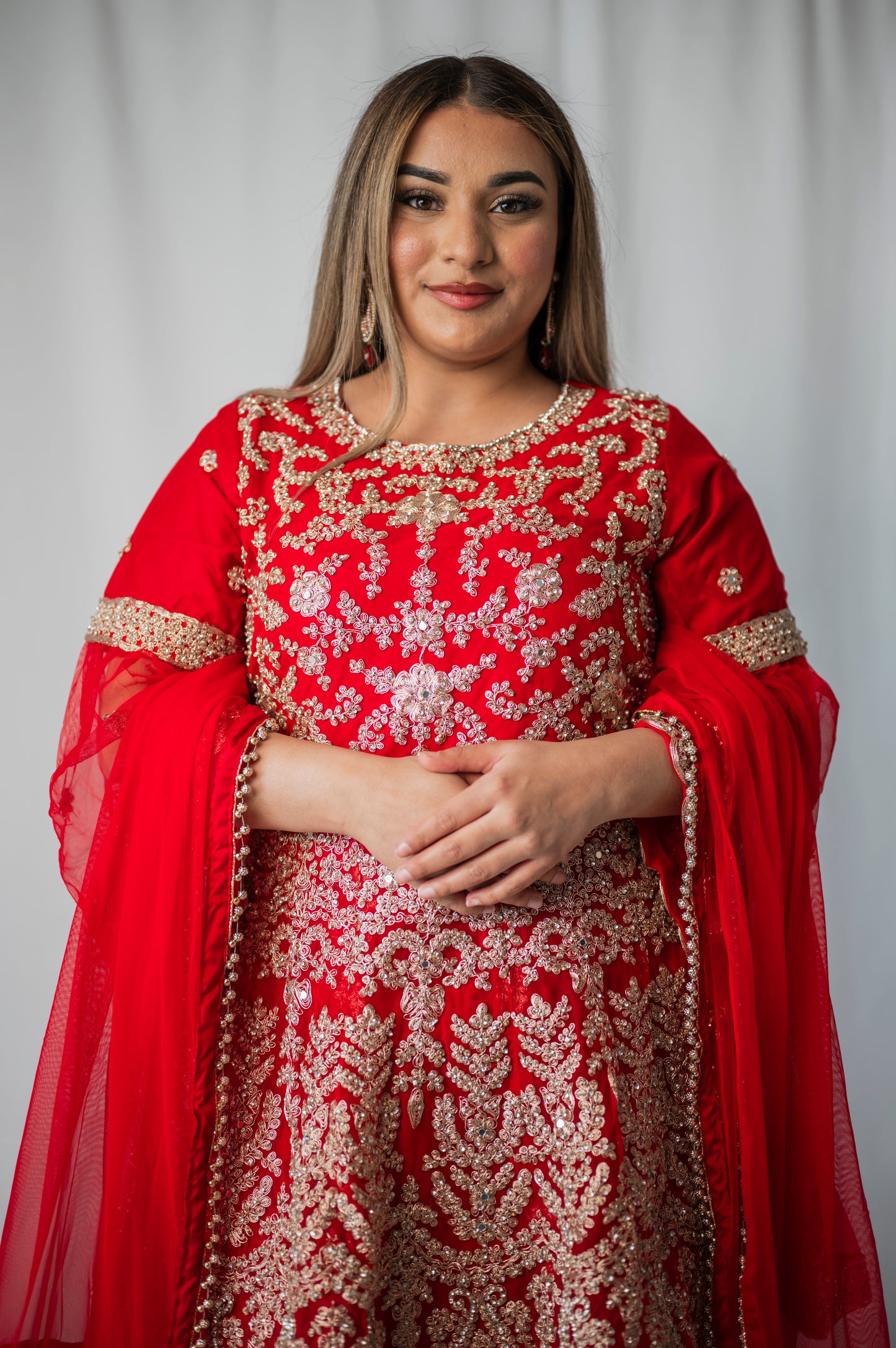 tila taj in red petite kmo005c1