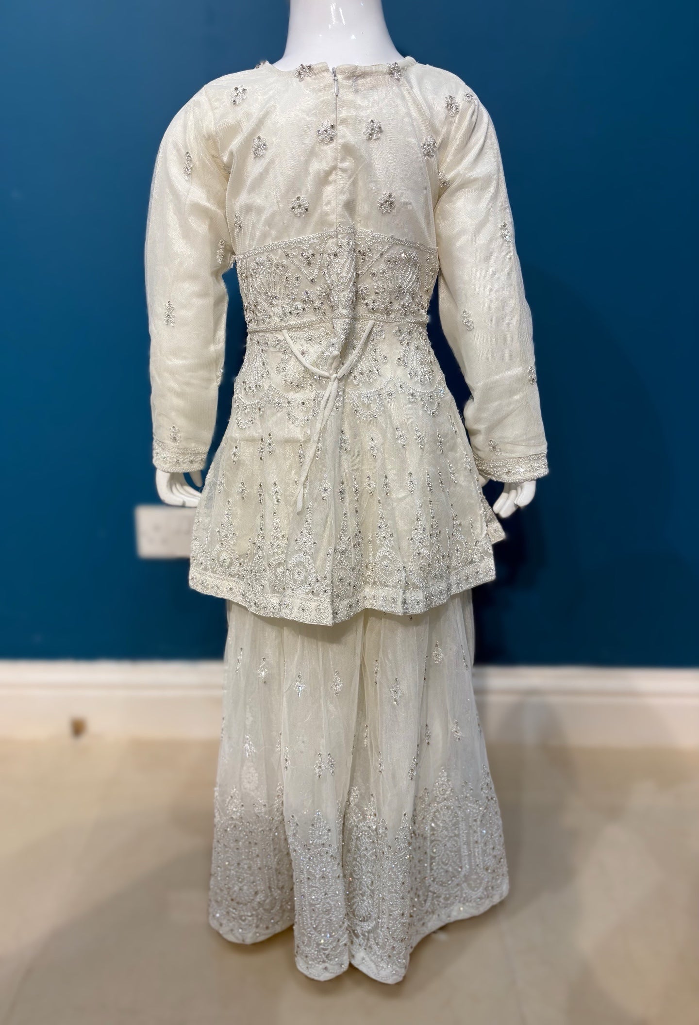 DEVANGI IN WHITE 3-9 YRS KME000C8