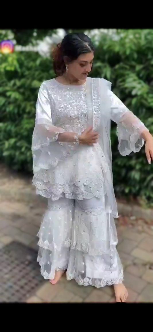 Zehraa in white AD001C4