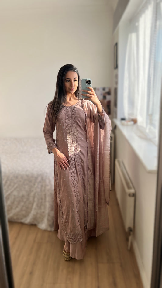 Noor-e-lace in soft mauve DN000C2