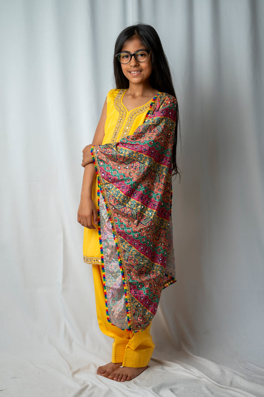 Rangrez in yellow kbc018c0